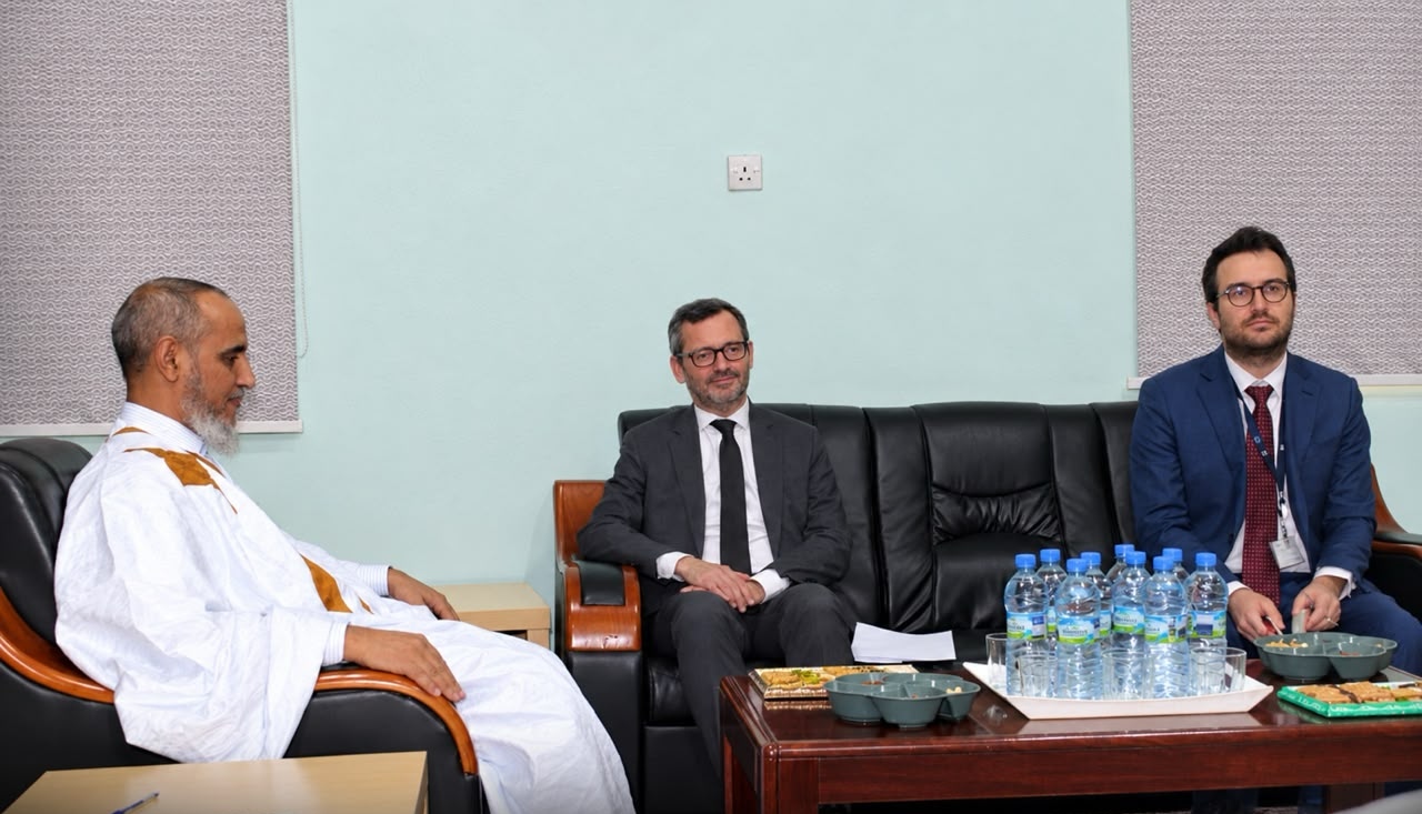السفير الفرنسي يؤدي زيارة عمل لحزب تواصل