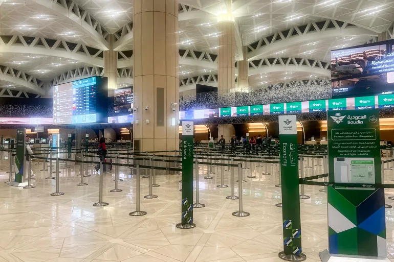 12 قتيلا و309 مصابين في هجوم حوثي على مطار الرياض